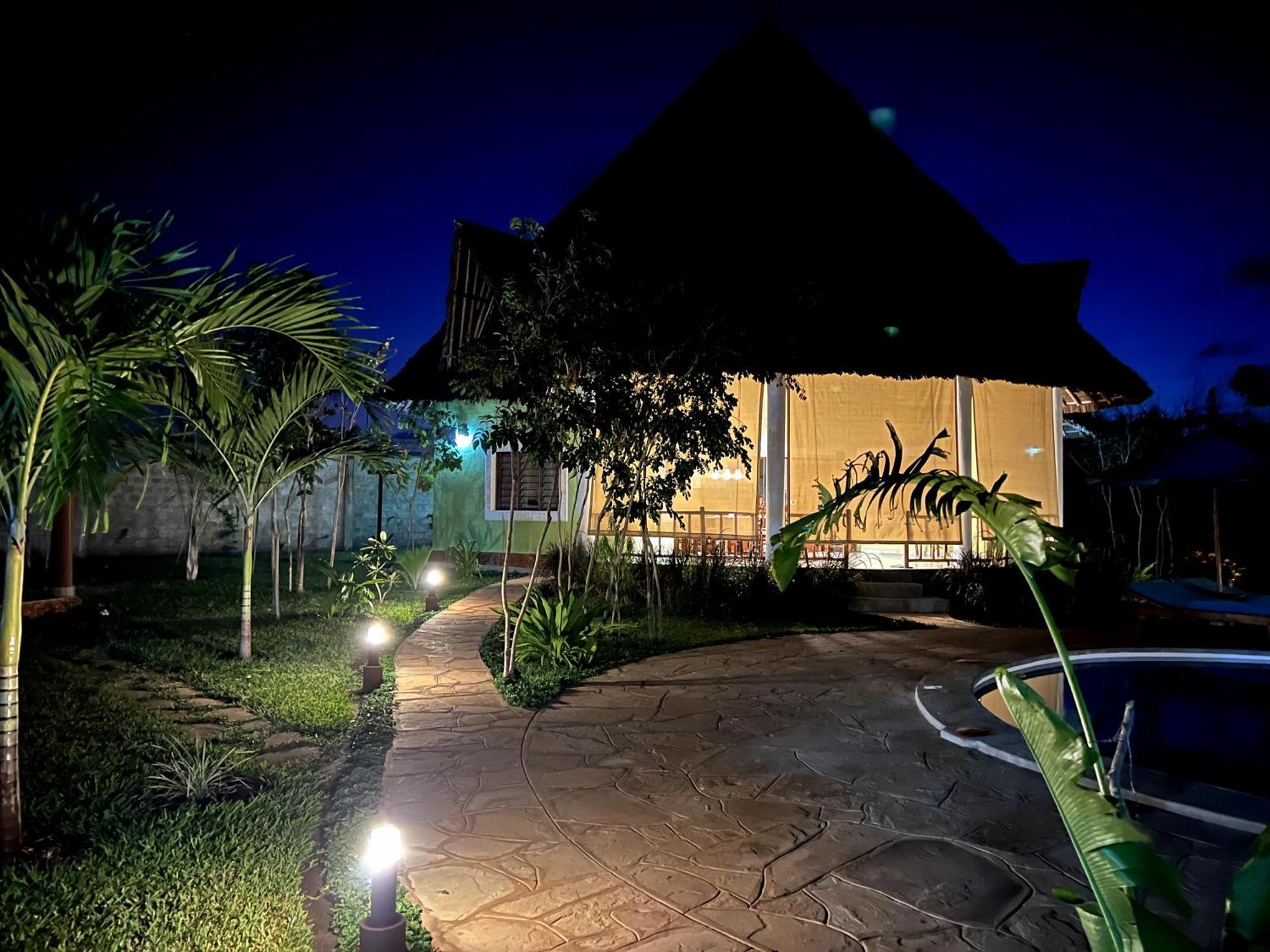 Paradiesische Villa Maisha Mazuri Mit Pool. Terrasse Und Personal Diani Beach Buitenkant foto